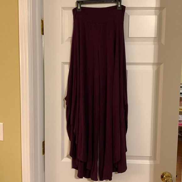 Topia Medium High/Low gauchos.  (High sides).  Plum color - Picture 1 of 8